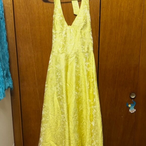 Yellow jacquard halter dress, new without tags - Picture 2 of 5